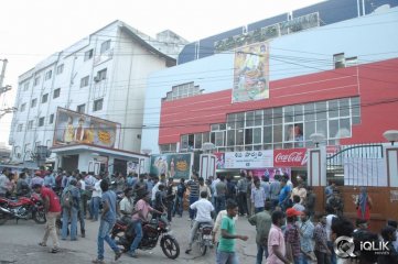 Pandavulu Pandavulu Tummeda Team Visits Theatres in Hyderabad